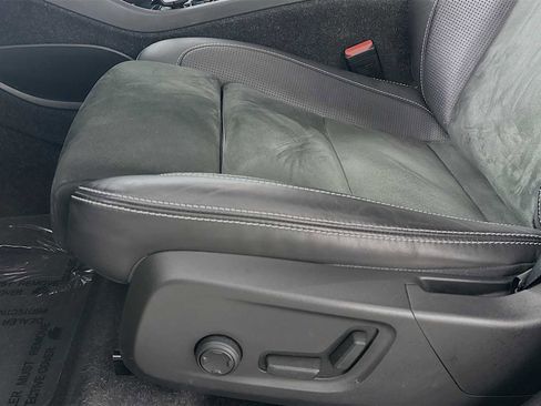 Used 2021 Volvo XC40 T5 R-Design image 18