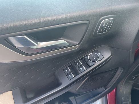 Used 2020 Ford Escape SEL image 10