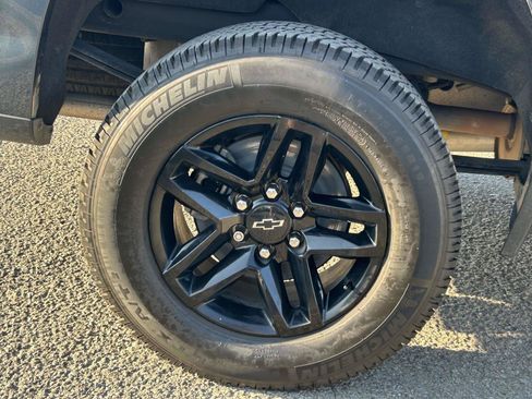 Used 2019 Chevrolet Silverado 1500 LT Trail Boss AWD/4WD image 9
