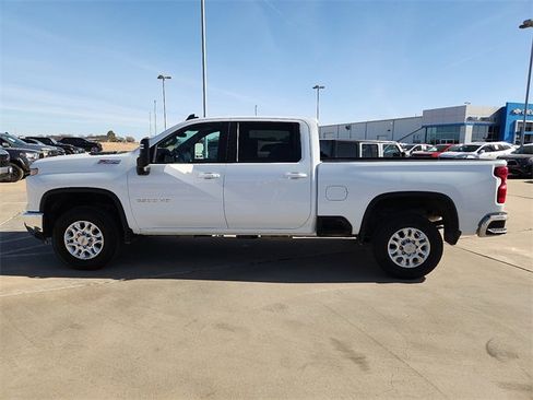 Used 2024 Chevrolet Silverado 2500 LT image 2
