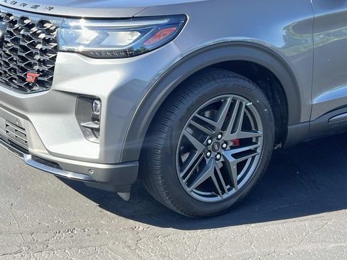 Certified 2025 Ford Explorer ST AWD/4WD image 9