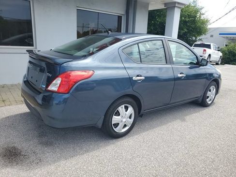 Used 2015 Nissan Versa SV FWD image 8