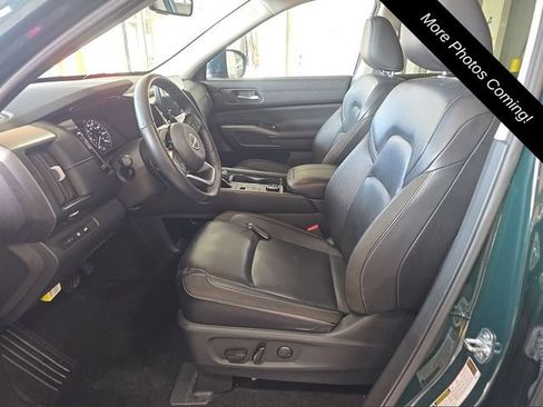 Used 2024 Nissan Pathfinder SL AWD/4WD image 6