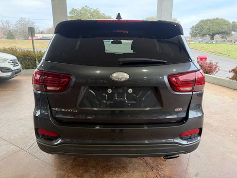 Used 2019 Kia Sorento LX Sport Utility 4D w/ LX Convenience Package image 5