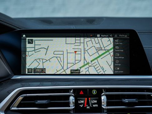 Used 2022 BMW X7 M50i image 33