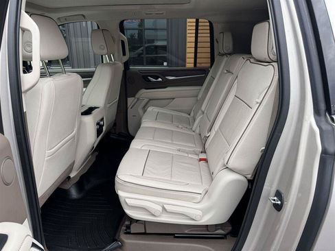 Used 2021 GMC Yukon XL Denali w/ Advanced Technology Package AWD/4WD image 25