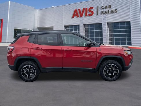 Used 2025 Jeep Compass Trailhawk AWD/4WD image 5