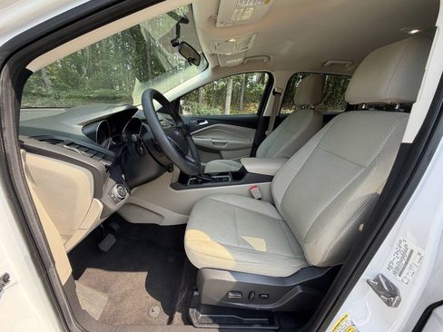 Used 2017 Ford Escape SE AWD/4WD image 9