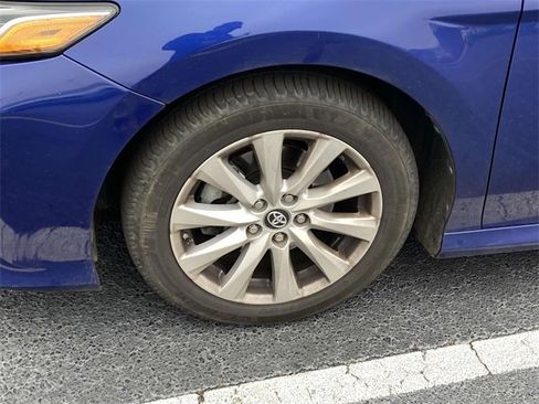 Used 2018 Toyota Camry LE image 11