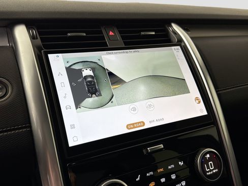 Certified 2024 Land Rover Discovery Dynamic SE image 15