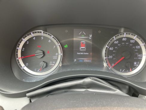 Used 2022 Toyota Highlander LE AWD/4WD image 17