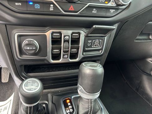 Used 2023 Jeep Wrangler Unlimited Sahara AWD/4WD image 25