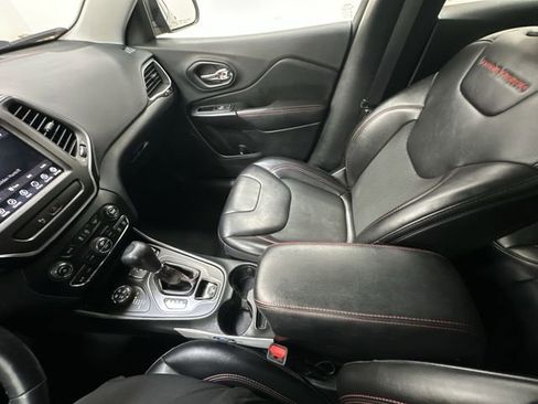 Used 2019 Jeep Cherokee Trailhawk w/ Cold Weather Group AWD/4WD image 22