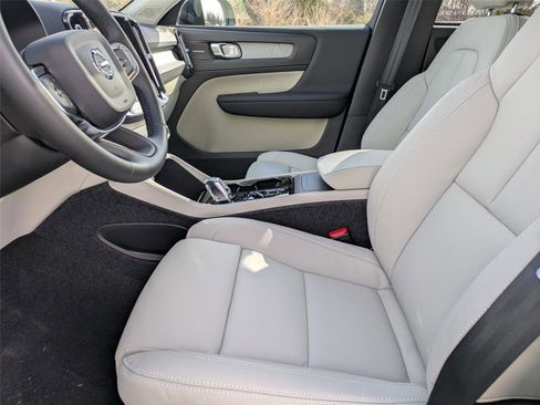 New 2026 Volvo XC40 B5 Ultra w/ Protection Package Premier image 16