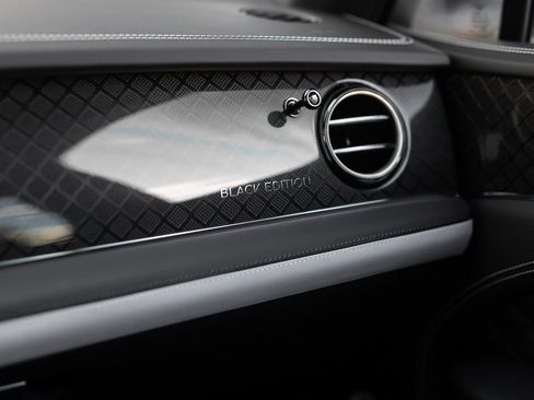 Used 2025 Bentley Bentayga image 42