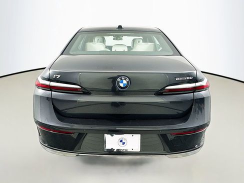 Used 2025 BMW i7 eDrive50 w/ Executive Package RWD image 6