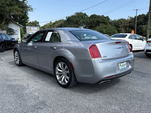 Used 2018 Chrysler 300 Limited w/ Safetytec Plus Group image 3