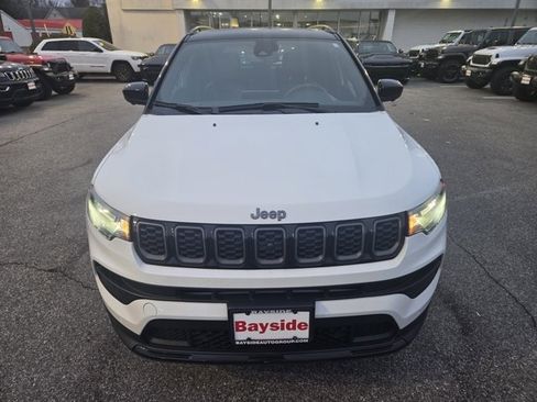 Used 2024 Jeep Compass Latitude w/ Sun and Sound Group image 31