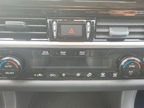 Used 2024 Nissan Pathfinder SV image 22