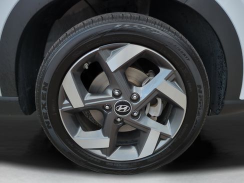 Certified 2021 Hyundai Venue SEL FWD image 9