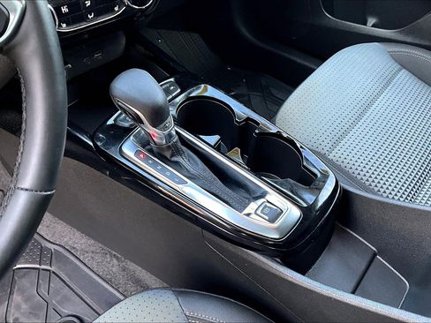 Used 2025 Chevrolet Trax LT w/ Driver Confidence Package image 10