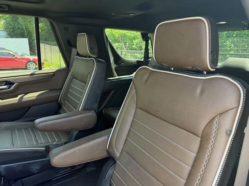 Used 2025 GMC Yukon Denali Ultimate AWD/4WD image 8