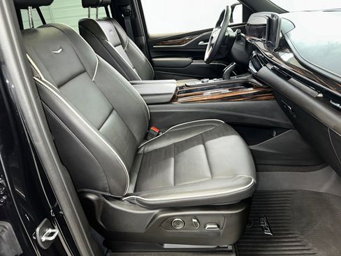 Certified 2024 Cadillac Escalade Premium Luxury image 39
