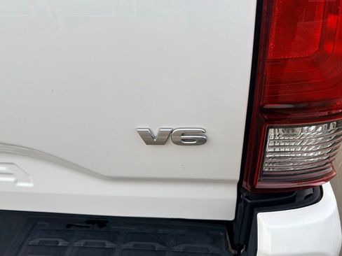 Used 2018 Toyota Tacoma TRD Off-Road image 7