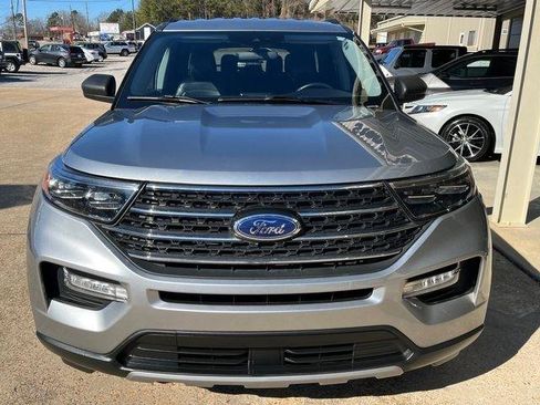 Used 2024 Ford Explorer XLT w/ Equipment Group 202A image 6