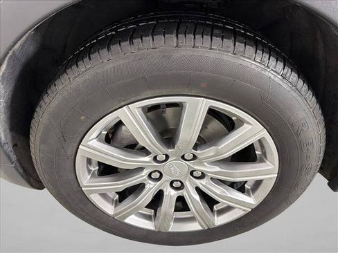 Used 2023 Cadillac XT4 Premium Luxury FWD image 11