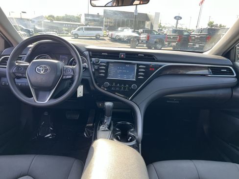 Used 2018 Toyota Camry LE FWD image 22