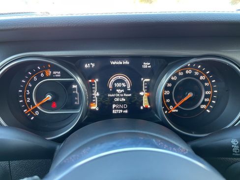 Used 2018 Jeep Wrangler Unlimited Sahara image 9