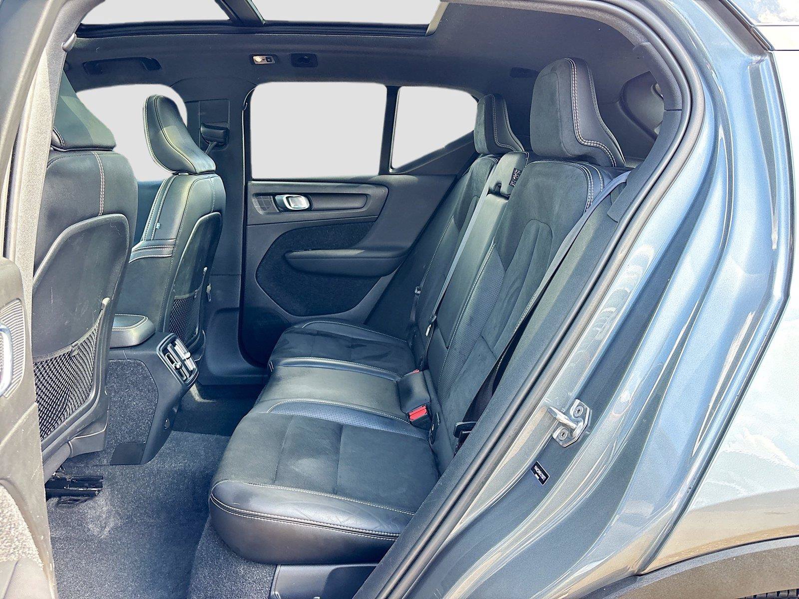 Used 2019 Volvo XC40 T4 R-Design FWD image 24