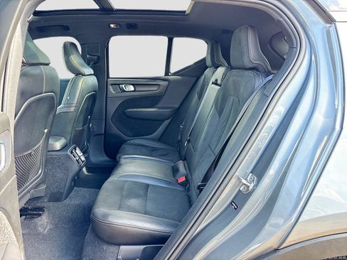 Used 2019 Volvo XC40 T4 R-Design FWD image 24