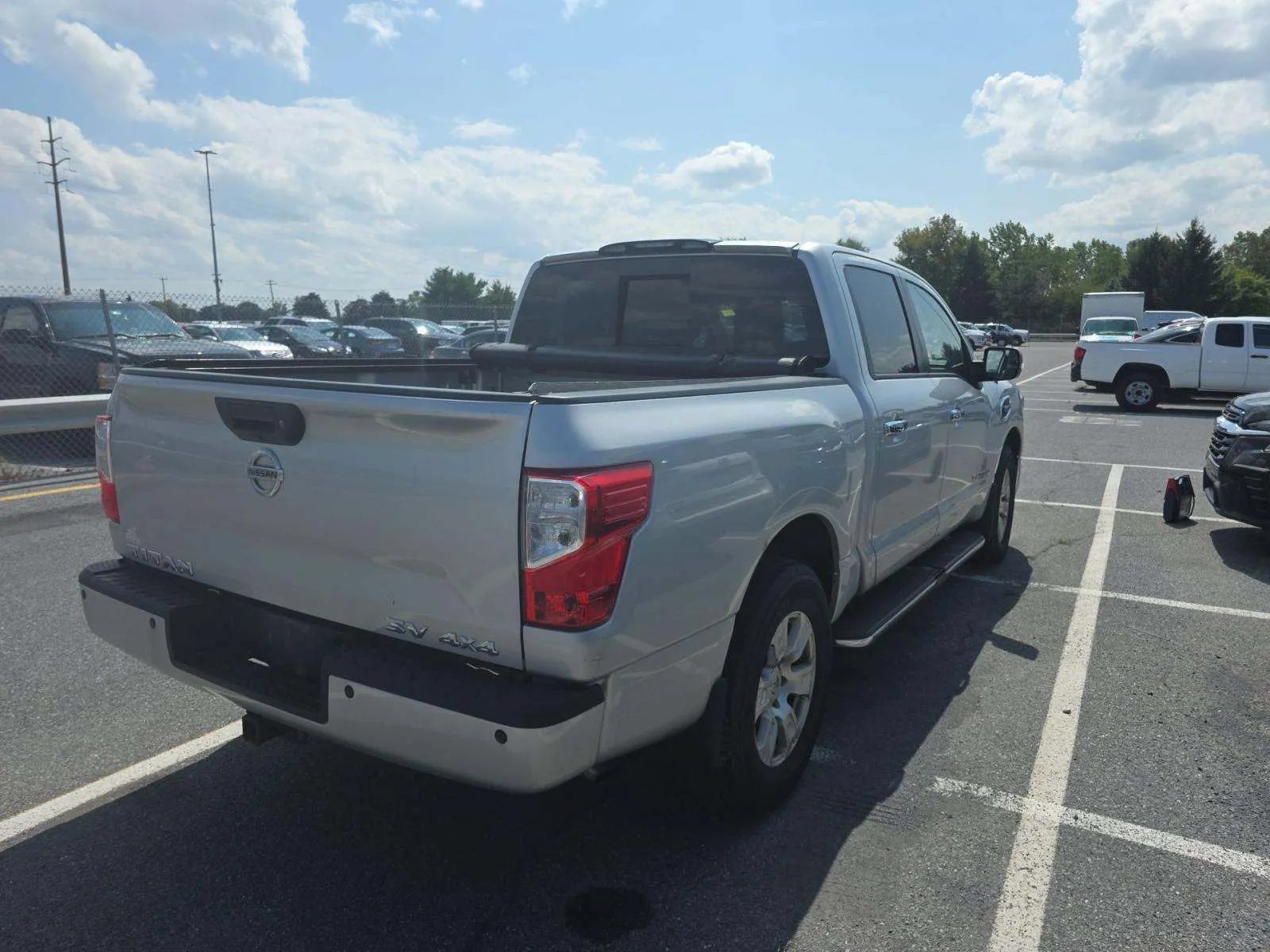 Used 2017 Nissan Titan SV AWD/4WD image 3