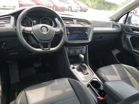 Used 2020 Volkswagen Tiguan SE w/ Panoramic Sunroof Package FWD image 10