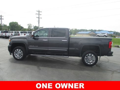 Used 2016 GMC Sierra 2500 Denali w/ Duramax Plus Package AWD/4WD image 11