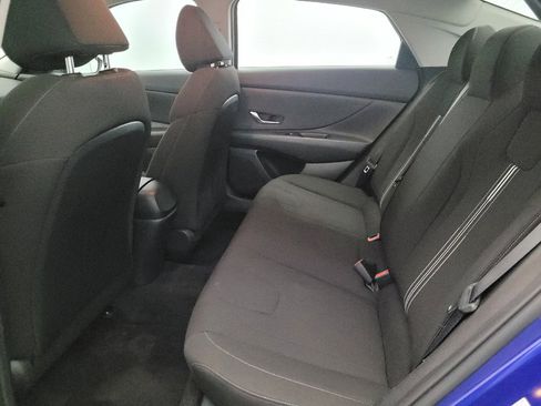 Used 2022 Hyundai Elantra SEL image 18