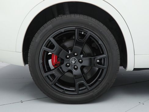 Certified 2022 Maserati Levante GT image 20