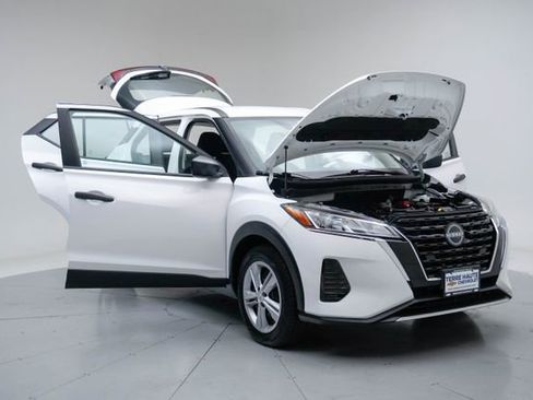 Used 2022 Nissan Kicks S FWD image 16
