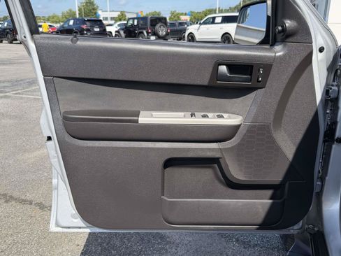 Used 2011 Ford Escape XLT w/ 202A Rapid Spec Order Code FWD image 17