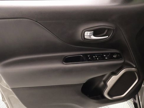 Used 2022 Jeep Renegade Latitude image 16