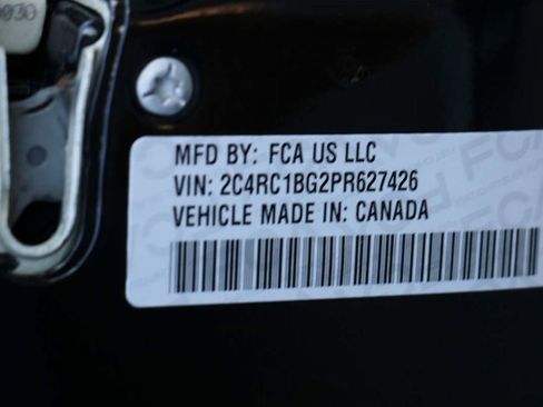 Used 2023 Chrysler Pacifica Touring-L FWD image 31