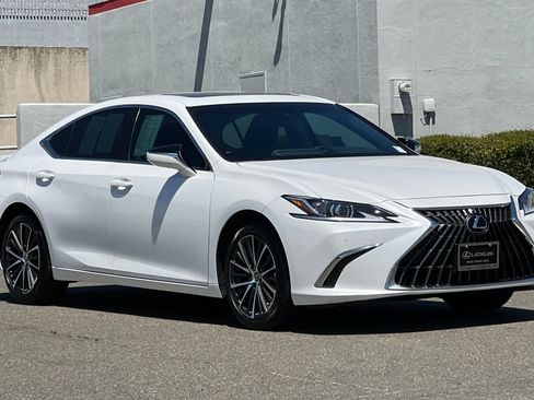 Used 2025 Lexus ES 300h w/ Premium Package FWD image 5
