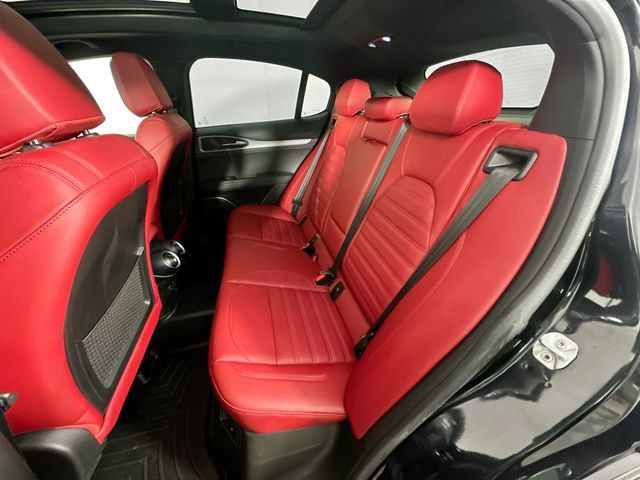 Used 2023 Alfa Romeo Stelvio Veloce AWD/4WD image 27