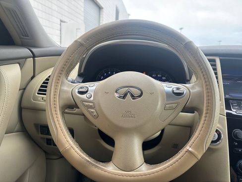 Used 2014 INFINITI QX70 AWD w/ Premium Package image 17