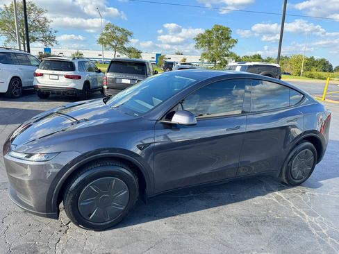 Used 2026 Tesla Model Y Long Range RWD image 2