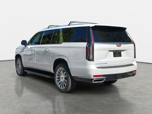 Used 2021 Cadillac Escalade ESV Premium Luxury image 7