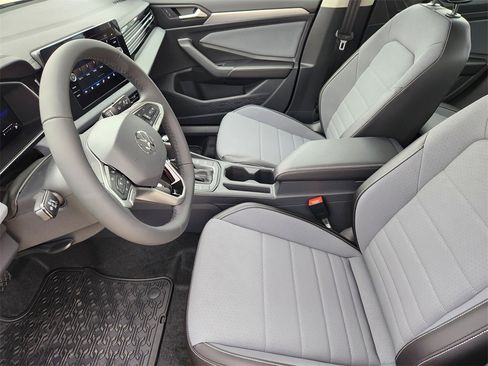 New 2026 Volkswagen Jetta SE image 9