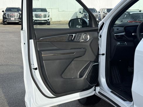 New 2026 Buick Enclave Avenir image 11